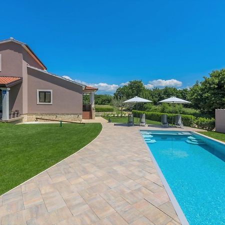 Holiday House Vita Tinjan エクステリア 写真