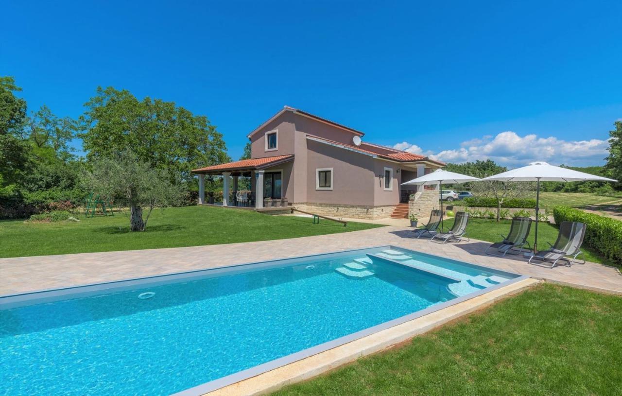 Holiday House Vita Tinjan エクステリア 写真