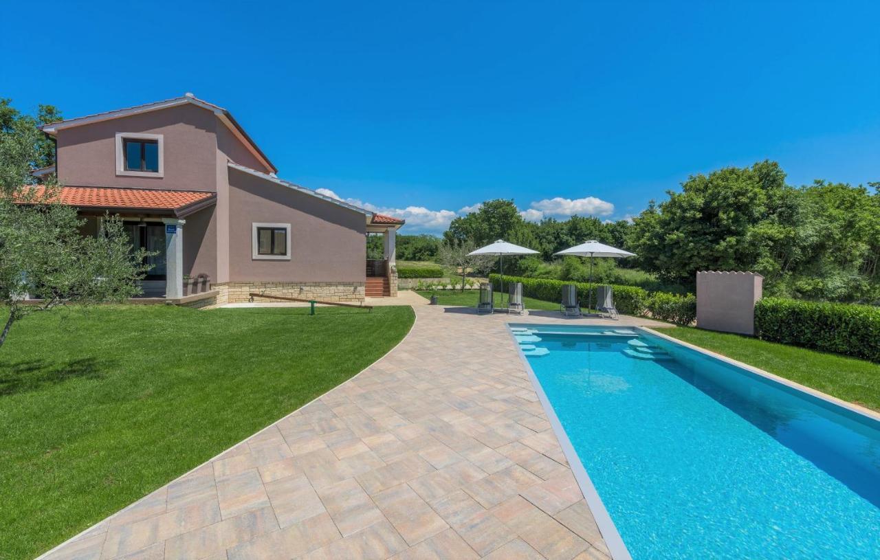 Holiday House Vita Tinjan エクステリア 写真