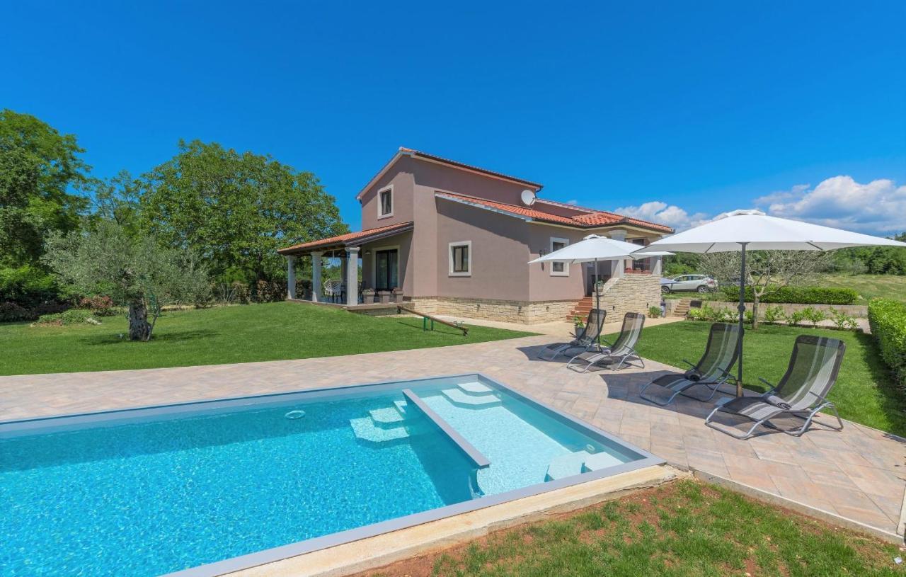 Holiday House Vita Tinjan エクステリア 写真