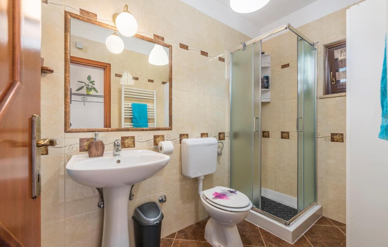 Holiday House Vita Tinjan エクステリア 写真